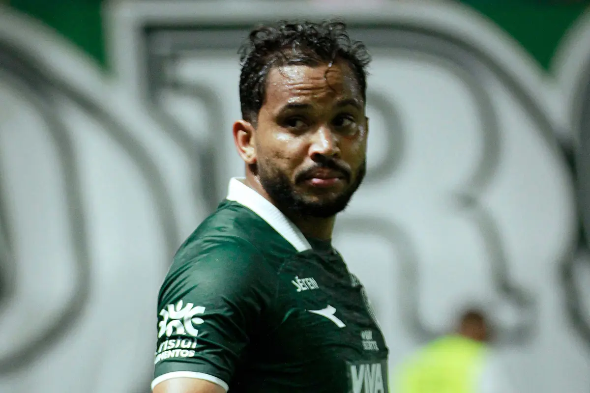Lourenço revela incômodo com salários atrasados no Goiás