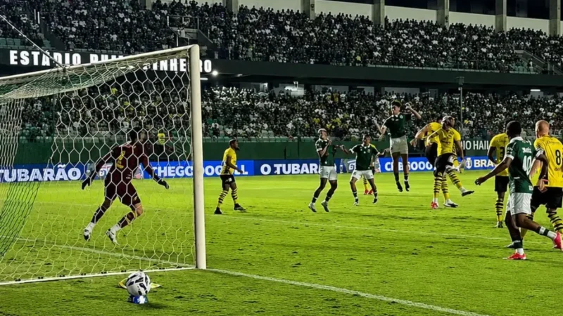 Lucas Rodrigues abre o placar na Serrinha