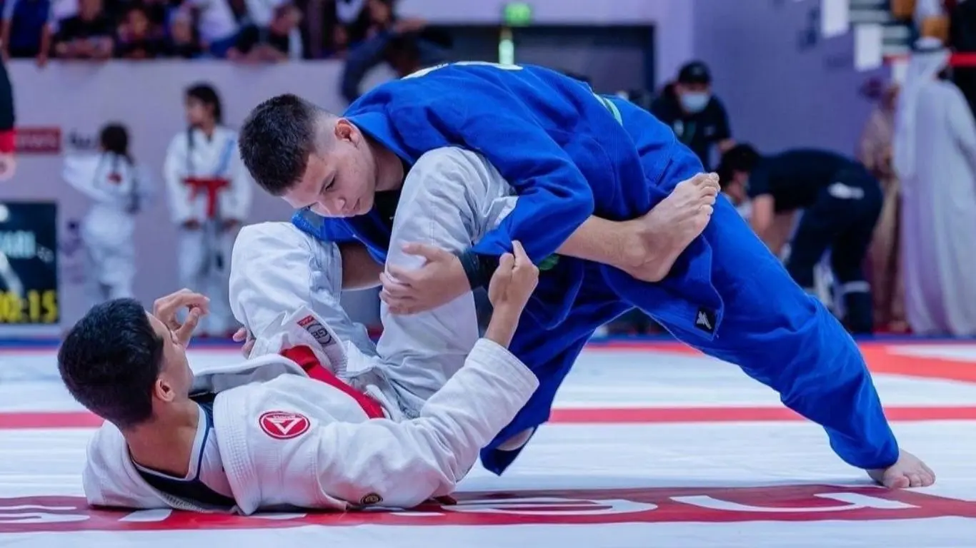 Lutador goiano vai da depressão ao título mundial de parajiu-jítsu