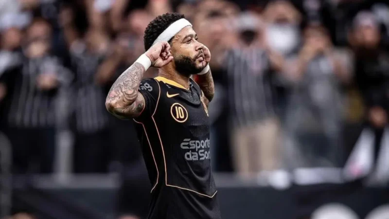 Memphis Depay critica Corinthians por desistência de renovação