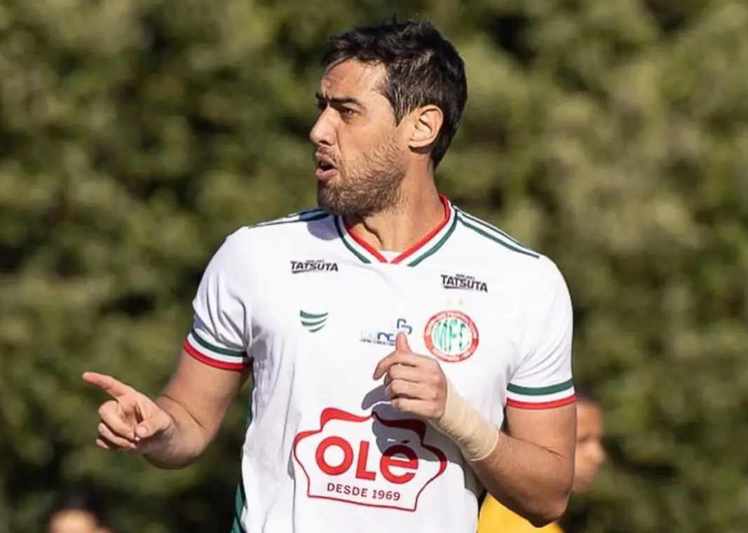 Morrinhos vence a segunda em casa e encosta nos líderes
