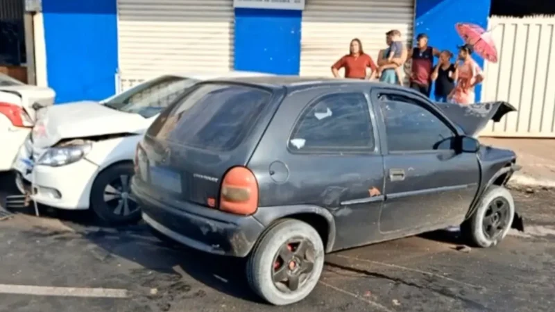 Motorista bêbado tenta enganar a polícia ao soprar o bafômetro
