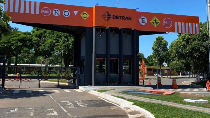 Motoristas podem receber de volta taxa de licenciamento