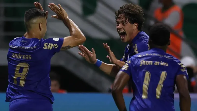 Palmeiras goleia o Santos; Vasco vence o Vitória