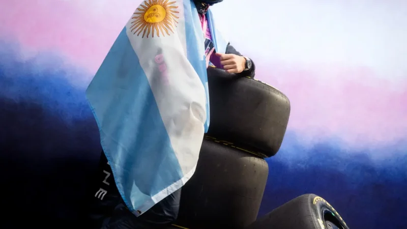 Piloto argentino renova com a Alpine na Fórmula 1 até 2017