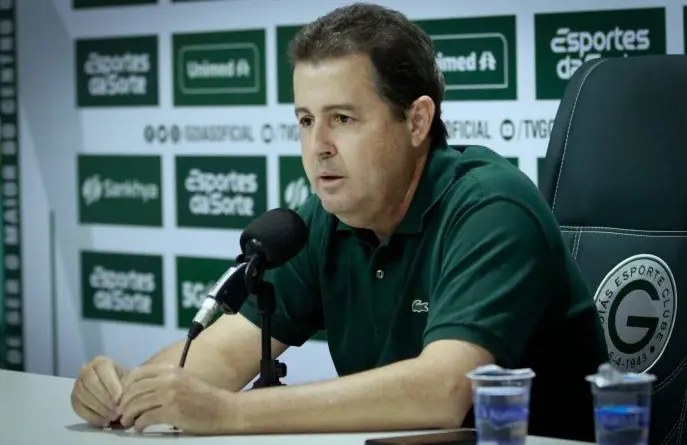 Presidente do conselho do Goiás desabafa sobre ataques pessoais: “Sou acusado de tudo”