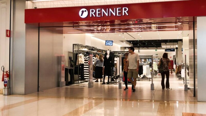 Copa prejudica ritmo de vendas da Renner e empresa corta projeção de receita