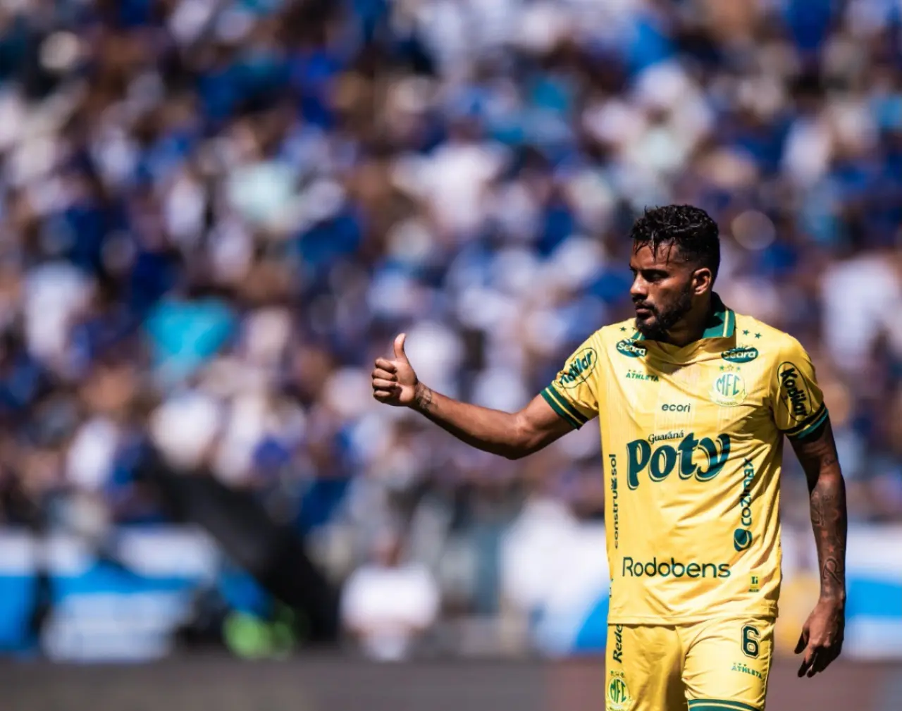 Reinaldo se pronuncia após tomar cusparada na Vila