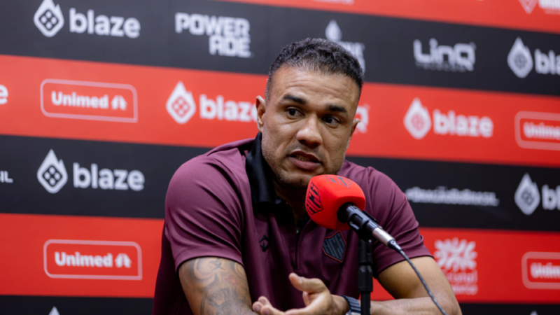 Roger diz que Atlético foi melhor no clássico: “resultado injusto”
