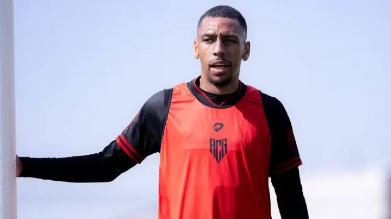 Sem espaço com Roger Silva, meia deixa o Atlético