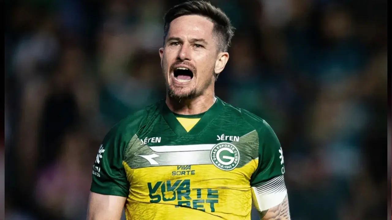 Tadeu vai completar 400 jogos vestindo a camisa do Goiás