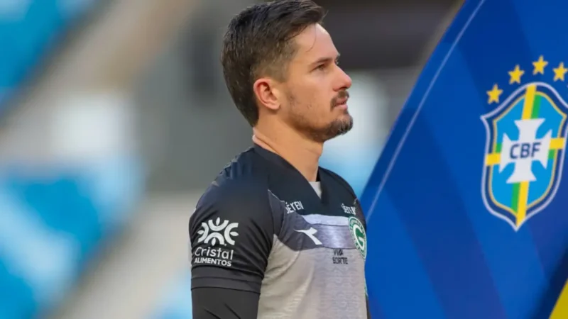 Tadeu volta a ser titular do Goiás, e Mozart explica decisão