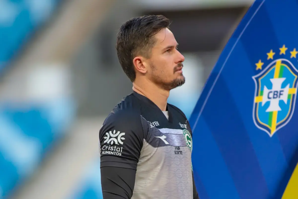 Tadeu volta a ser titular do Goiás, e Mozart explica decisão