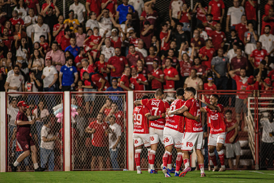 Vila Nova faz 6 a 0 e registra maior goleada na Série B; veja outras