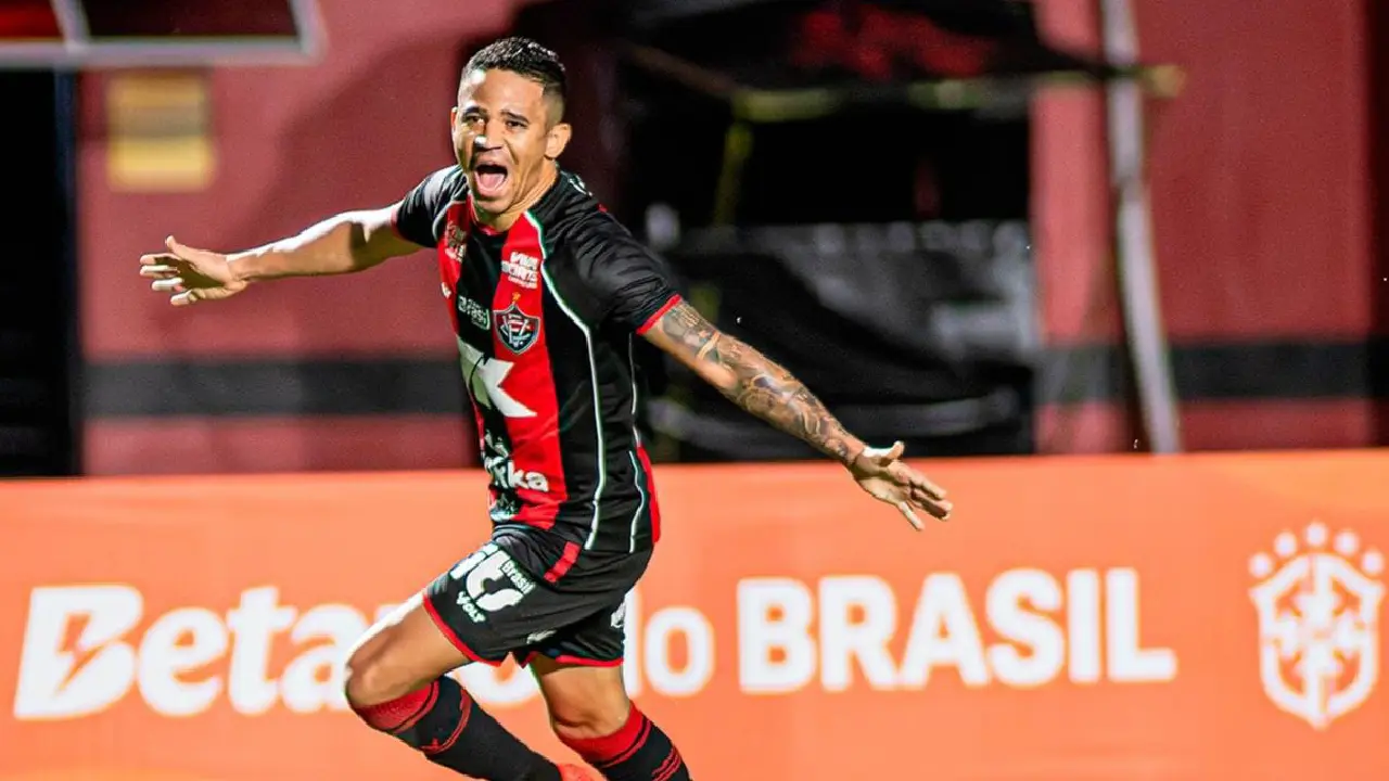 Vitória goleia o Athletico-PR e avança na Copa do Brasil