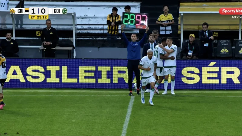 Wellington Rato está de volta! Meia entra em campo pelo Goiás após nove meses