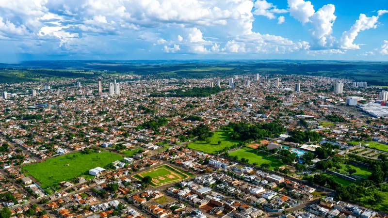 a história da promessa de JK em Goiás