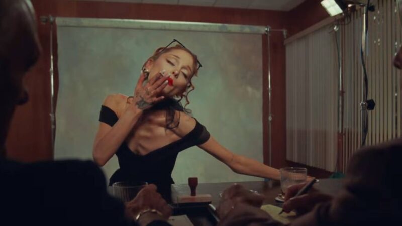 Sob especulações por magreza, Ariana Grande vai dar um tempo do público