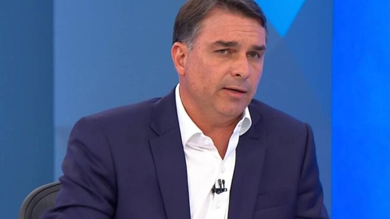 Flávio não presta contas sobre ‘Dark Horse’ e nega relação com miliciano homenageado por ele