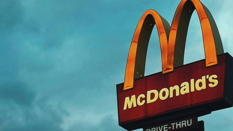Gerente do McDonald’s paga R$ 1mil de fiança e é solto após assédio sexual