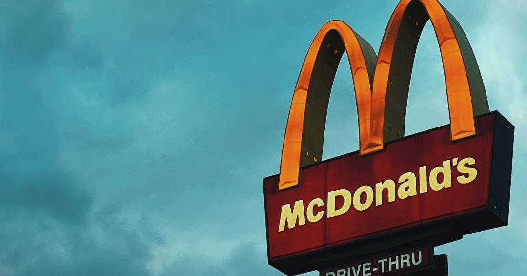 Gerente do McDonald’s paga R$ 1mil de fiança e é solto após assédio sexual