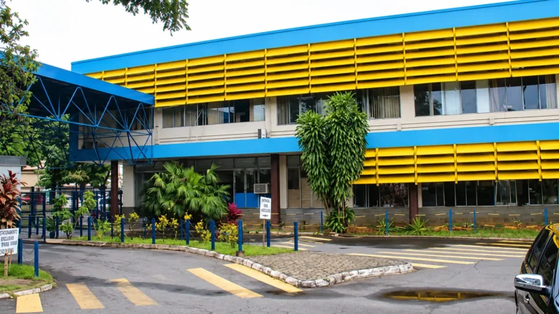 Antiga sede da Celg foi demolida por nada, em Goiânia