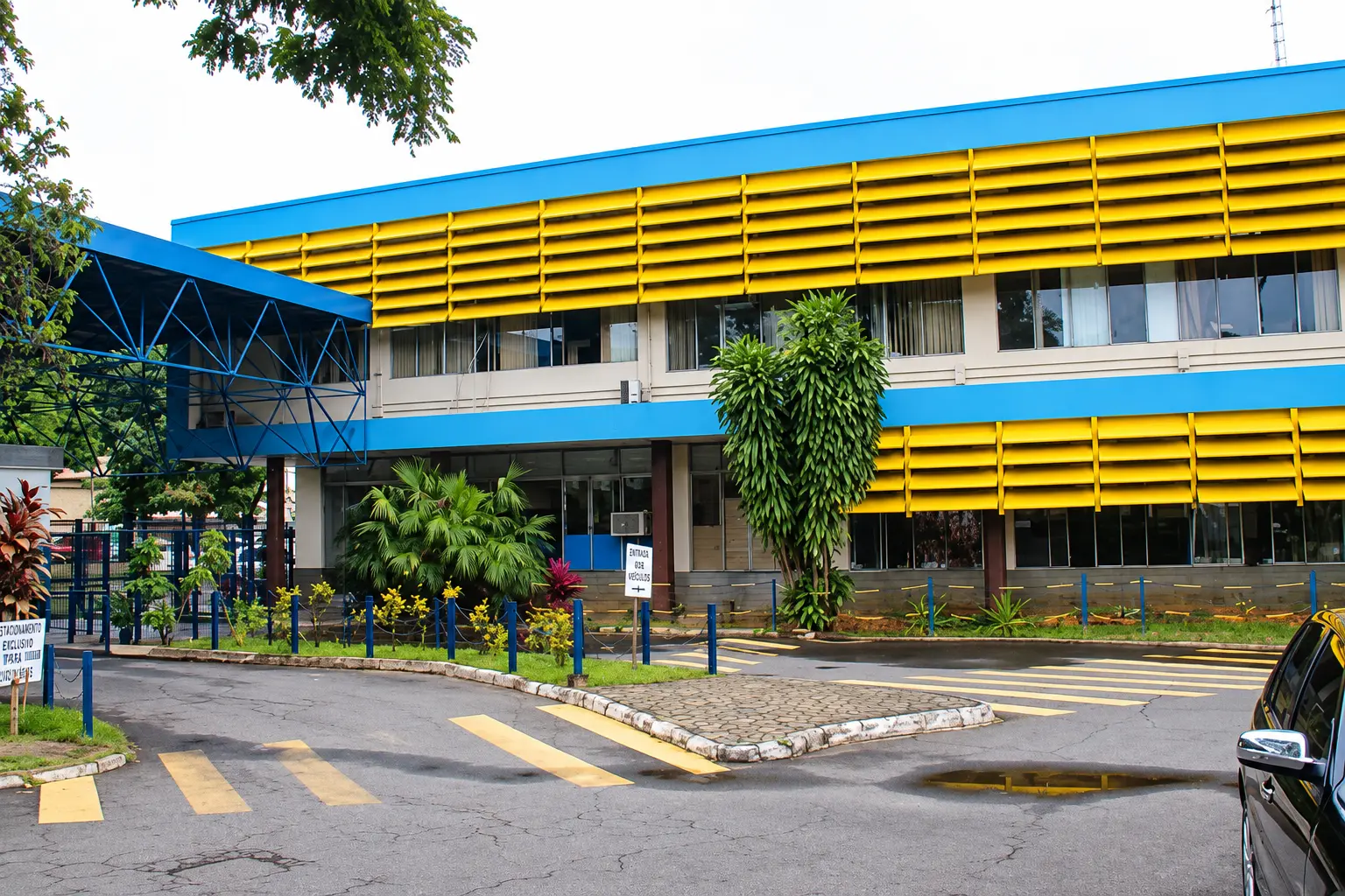 Antiga sede da Celg foi demolida por nada, em Goiânia