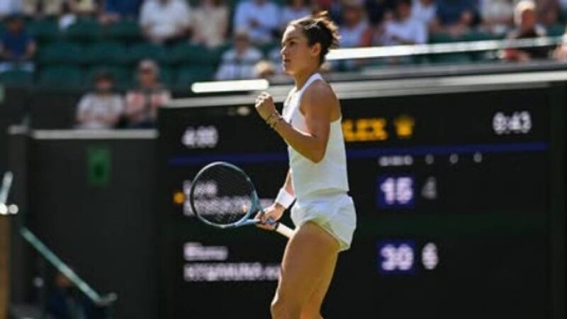 Tenista fica furiosa e quebra raquete na estreia do US Open; assista