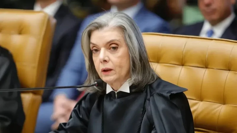 Cármen Lúcia vê erros tanto de Moraes quanto de Mendonça