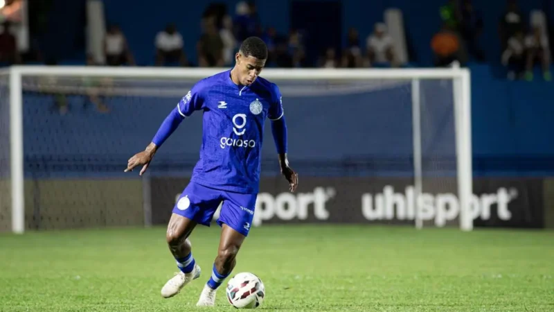 Ex-lateral do Goiatuba, Renan Silva, celebra acesso da equipe