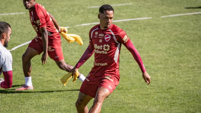Vila rescinde contrato com atacante que atuou em apenas um jogo